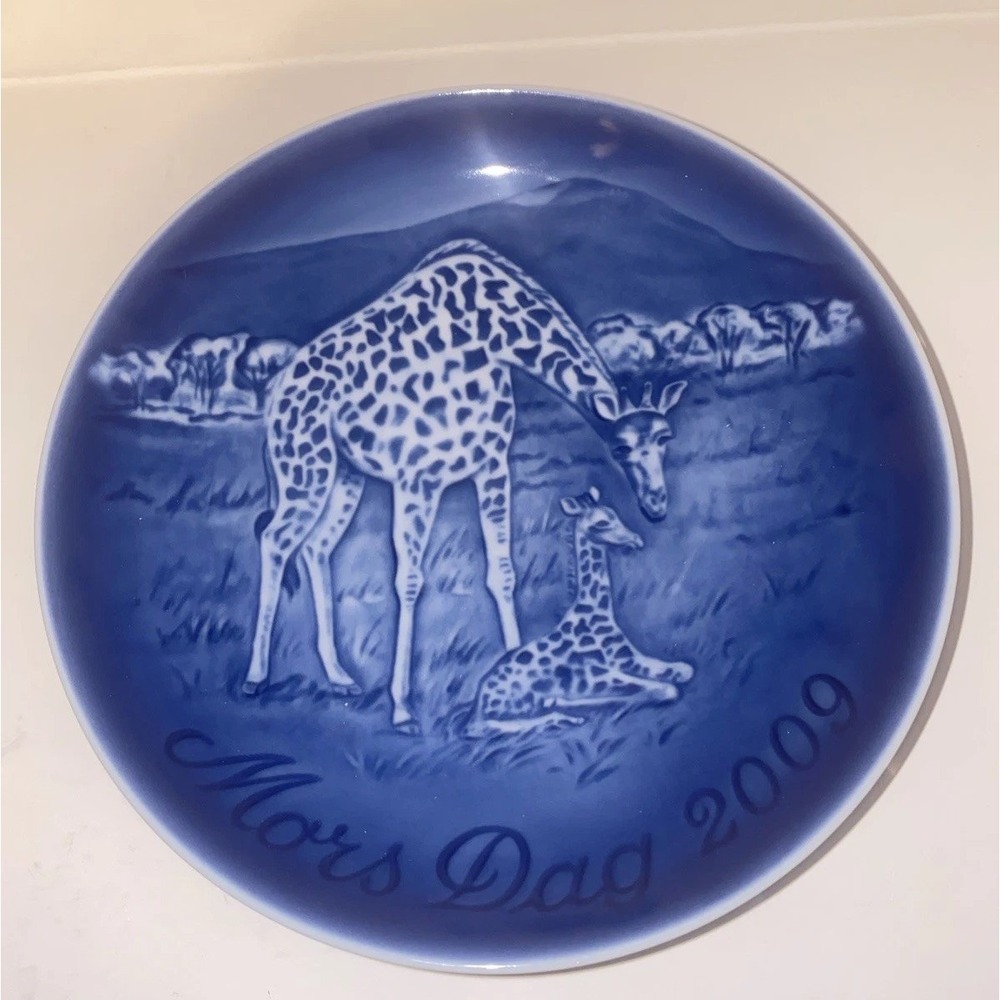 Bing & Grondahl Denmark Mother's Day Plate 2009 Giraffe & Calf